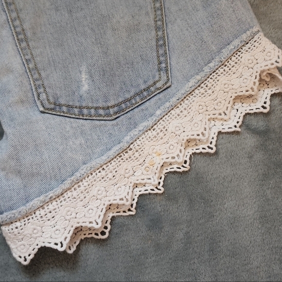 Free People High Rise Crochet Lace Hem Light Wash Shorts size 25 | Boho Beach - Picture 6 of 6